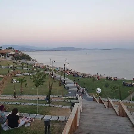 Lovely 2-Bedroom Condo In The Heart Of The Famous Altinkum Beach